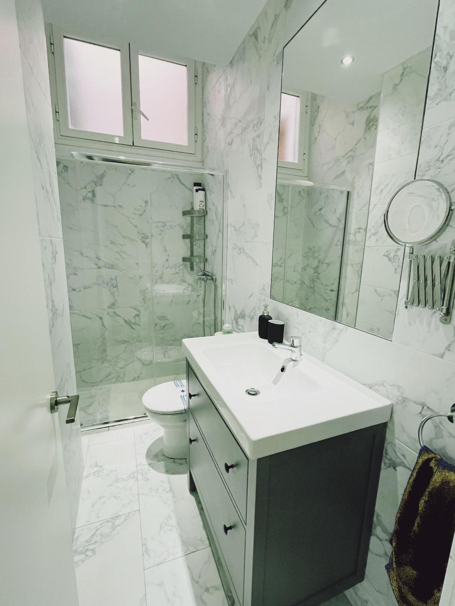 Dplace To Be - Amazing Apartments In Historic Center Мадрид Номер фото